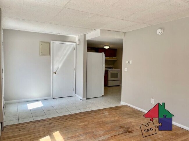 Building Photo - First Floor Two-Bedroom in Barre - Heat and Hot Water Included!
