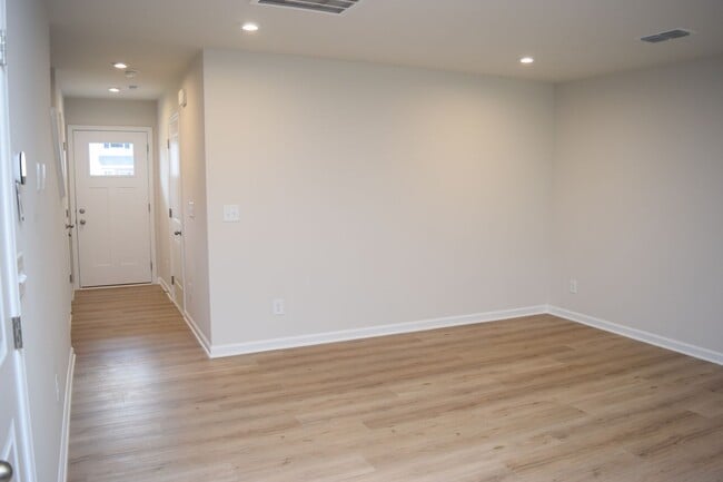 Building Photo - Modern 3-Bedroom Townhouse with Garage & Private Patio