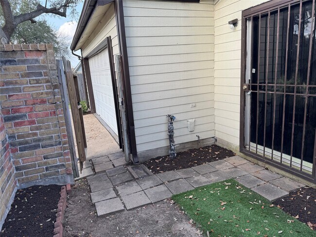 Building Photo - 9107 Ketchwood Dr