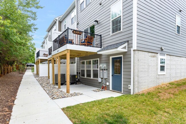 Building Photo - 2232 Leeham St