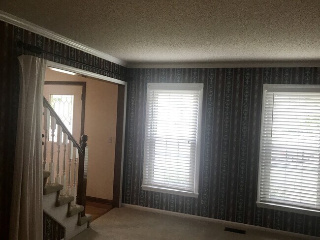 Building Photo - {15031} Charming Two Story Home + Huge, Fenced Yard + Cul de Sac