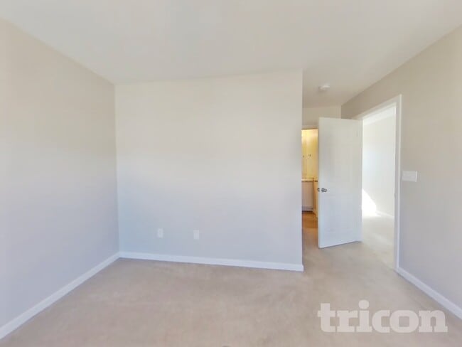 Building Photo - 197 Altondale Dr