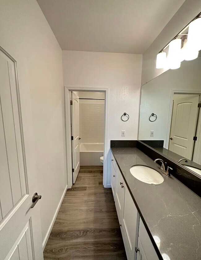 Building Photo - 15835 Santa Clara Ct