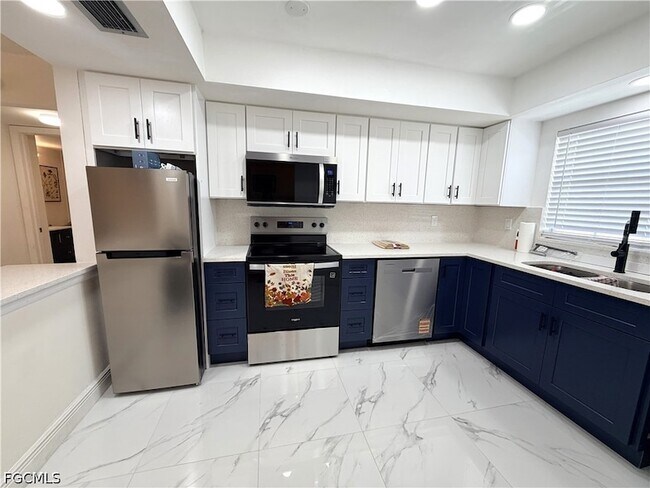 Building Photo - 7050 Nantucket Cir