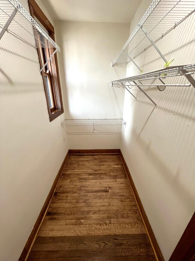 Building Photo - Stunning updated Wrigleyville 4-bed, 3-bath duplex featuring a modern kitchen, renovated baths & ...