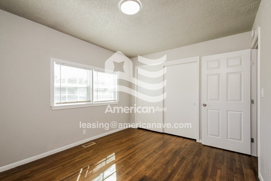 Building Photo - 875 E 53rd St N