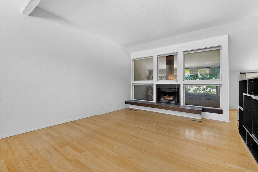 Building Photo - 5528 Overlook Dr NE