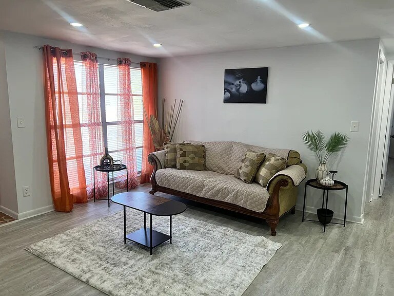 Building Photo - 7414 San Carlos Dr