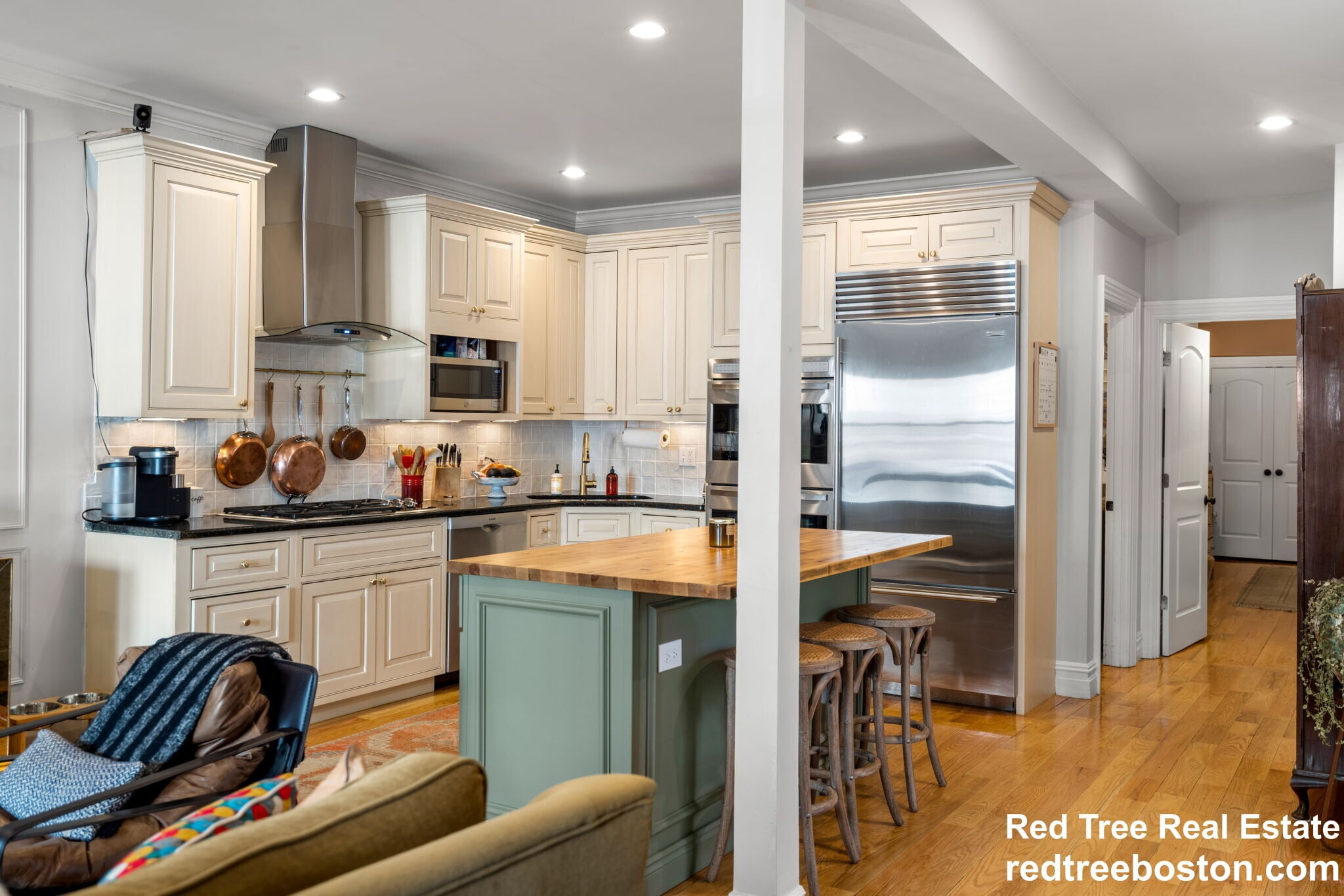 Building Photo - 687 E 6th St