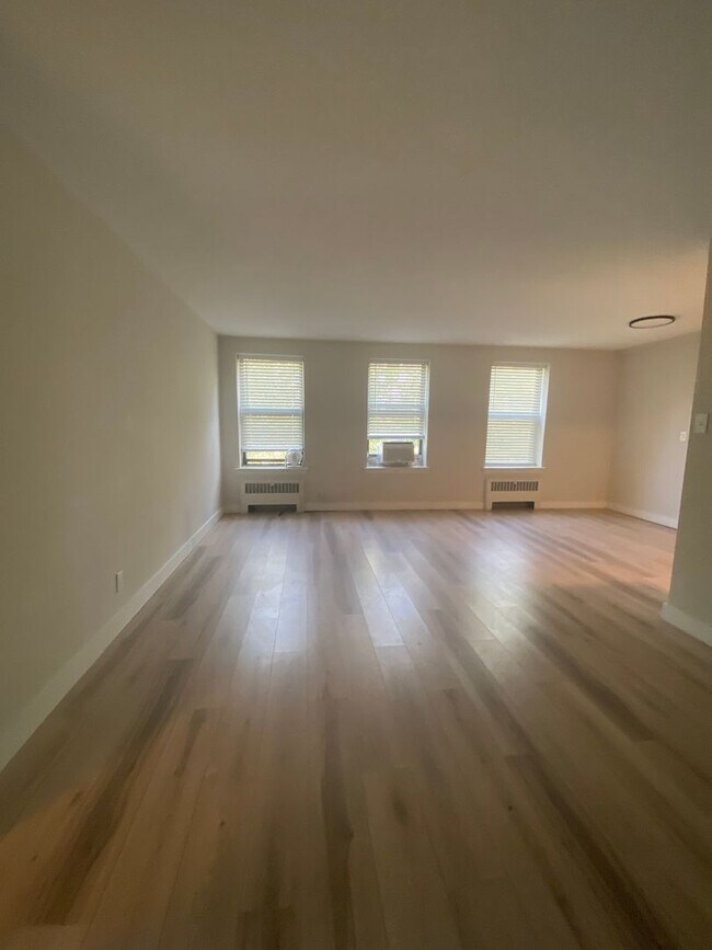 Building Photo - Beautiful 3Bed/1Bath in the Grove