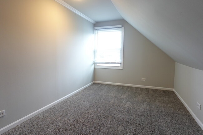 Building Photo - 161 W Franklin Dr