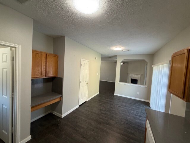 Building Photo - 22018 Willow Shadows Dr