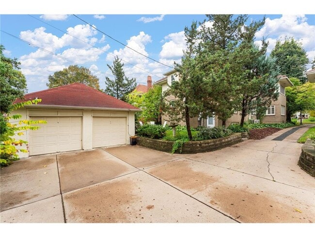 Building Photo - 1501 Summit Ave