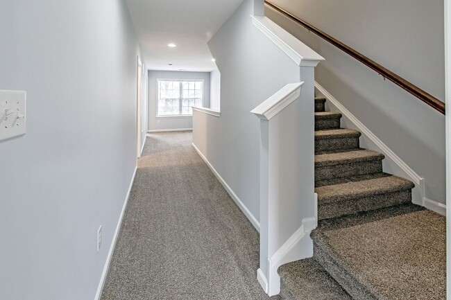 Building Photo - Middletown - 3 bedroom, 2.5 bath townhome