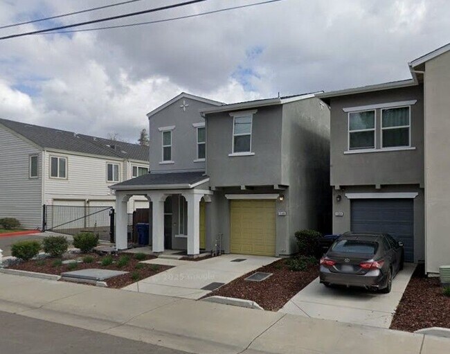 Building Photo - 1548 Hood Rd