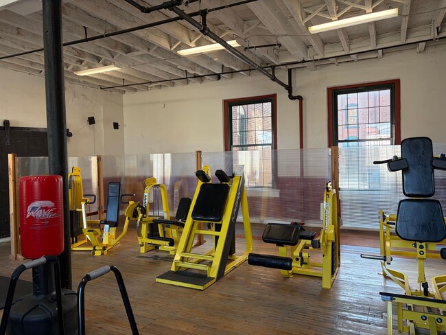 Building Photo - Sleek Manhattan Style Urban Condo Now Available in Byrne Lofts