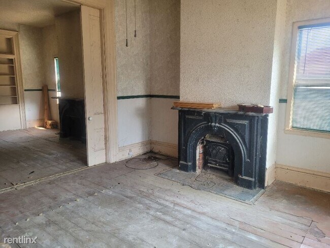 Building Photo - 3404 Main St