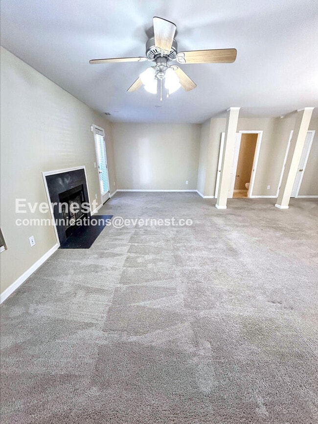 Building Photo - 941 Ujamaa Dr