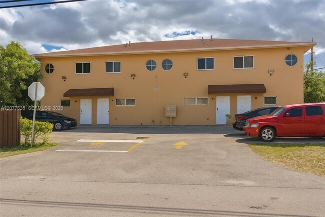 Building Photo - 318 NE 166th St