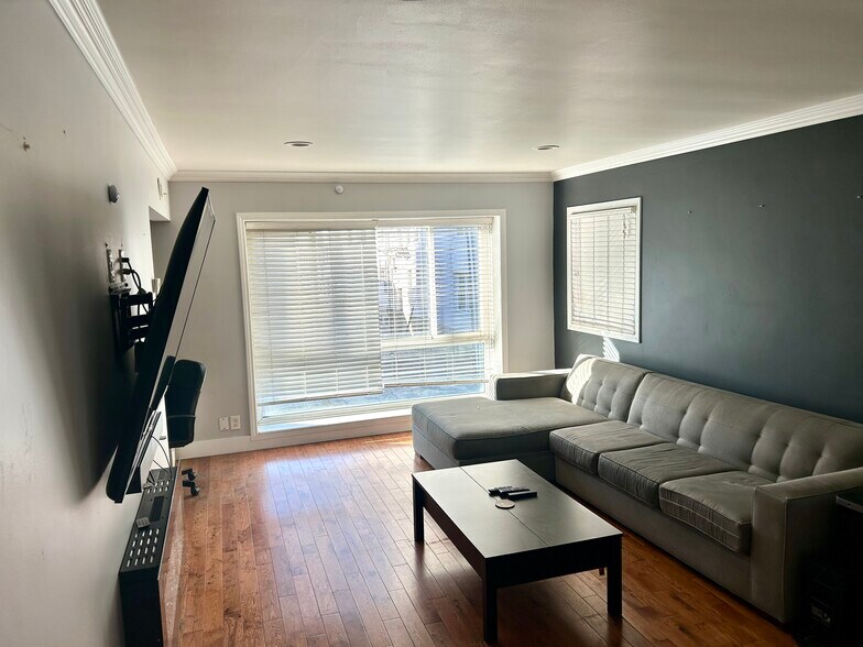 Building Photo - 14 N Alboni Pl