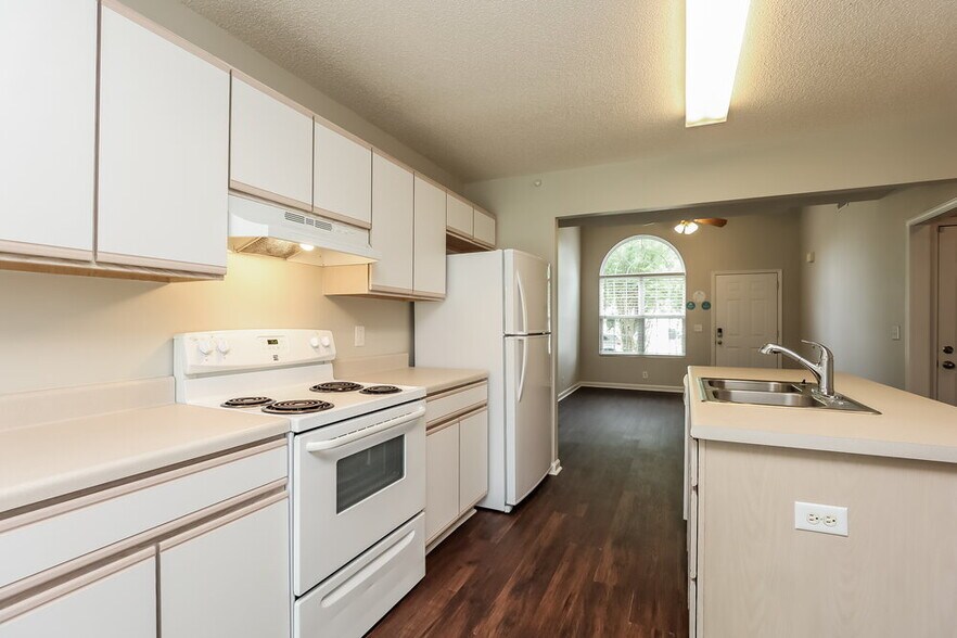 Building Photo - 1464 Rochester Dr