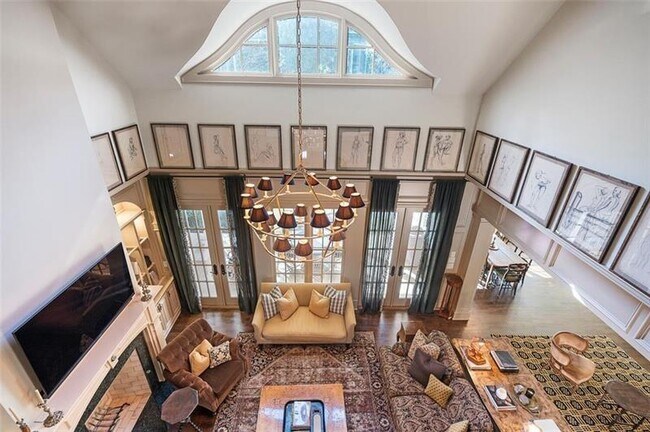 Building Photo - 5000 Long Island Dr