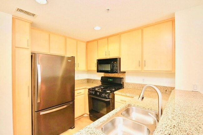 Building Photo - Beautiful 1 bedroom 1 Bathroom, Central Pa...