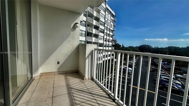 Building Photo - 1200 NE Miami Gardens Dr