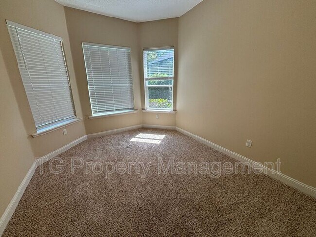 Building Photo - 157 Cloisterbane Dr
