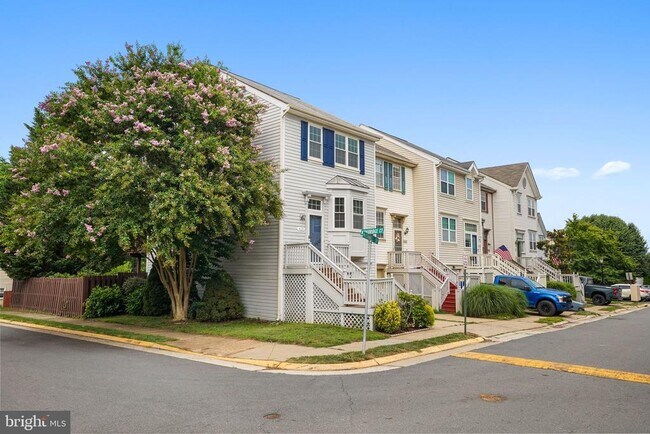 Building Photo - 423 McDaniel Dr