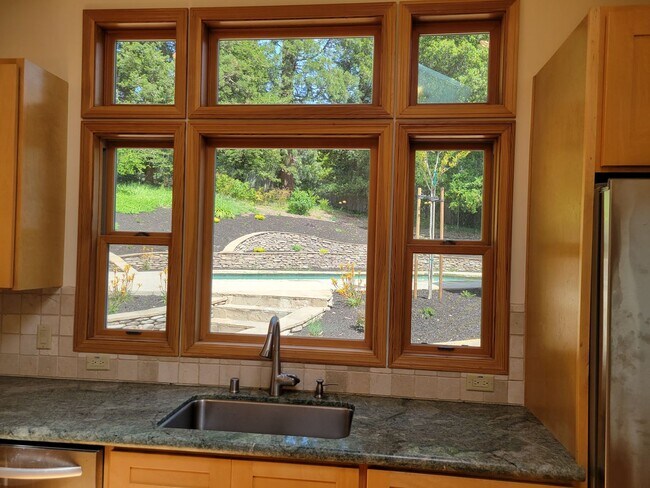 Building Photo - Incredible Reliez Valley Home