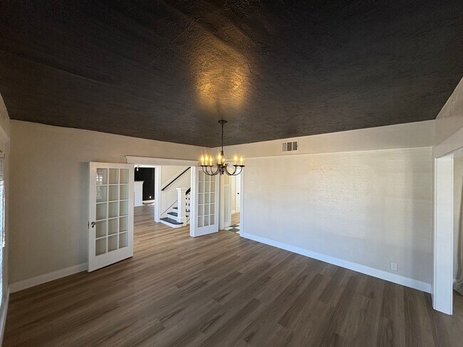 Building Photo - Beautiful 2 Story home Available coming soon!, pet friendly!