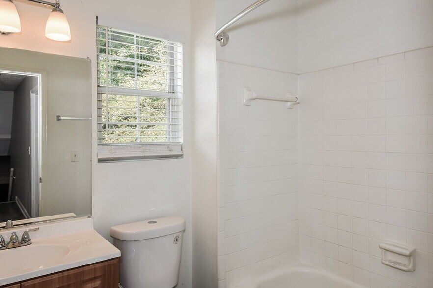 Building Photo - 5895 Brookside Dr SE