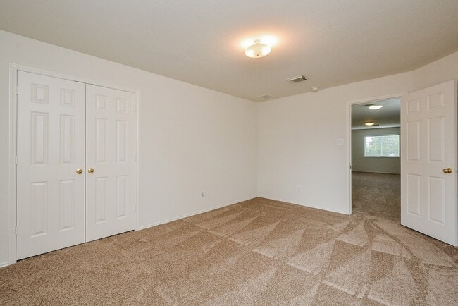 Building Photo - 18326 Thicket Grove Rd