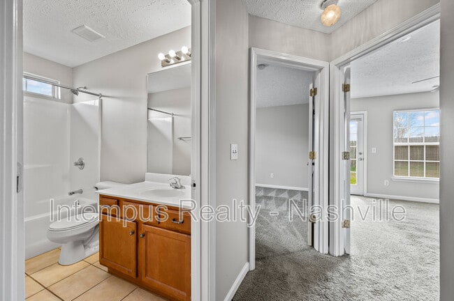 Building Photo - 553 Rose Cottage Cir