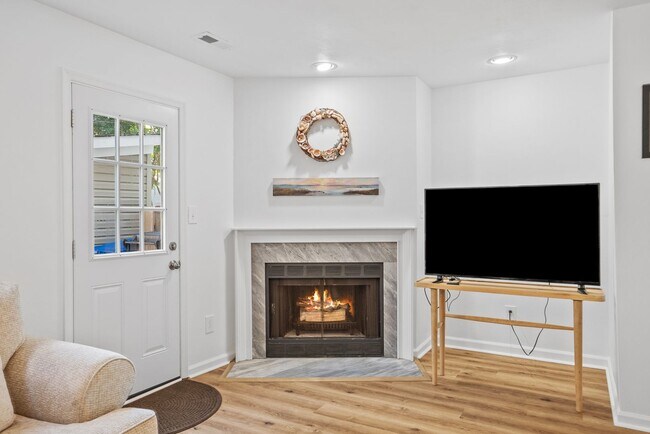 Building Photo - Furnished Townhome in VB