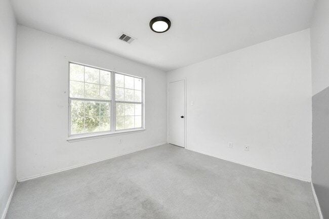 Building Photo - 10217 Teneha Dr