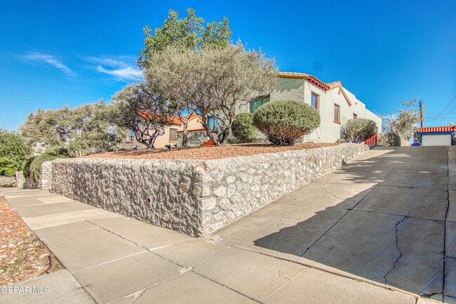 Building Photo - 801 McKelligon Dr