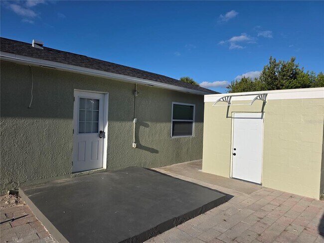 Building Photo - 430 80th Way