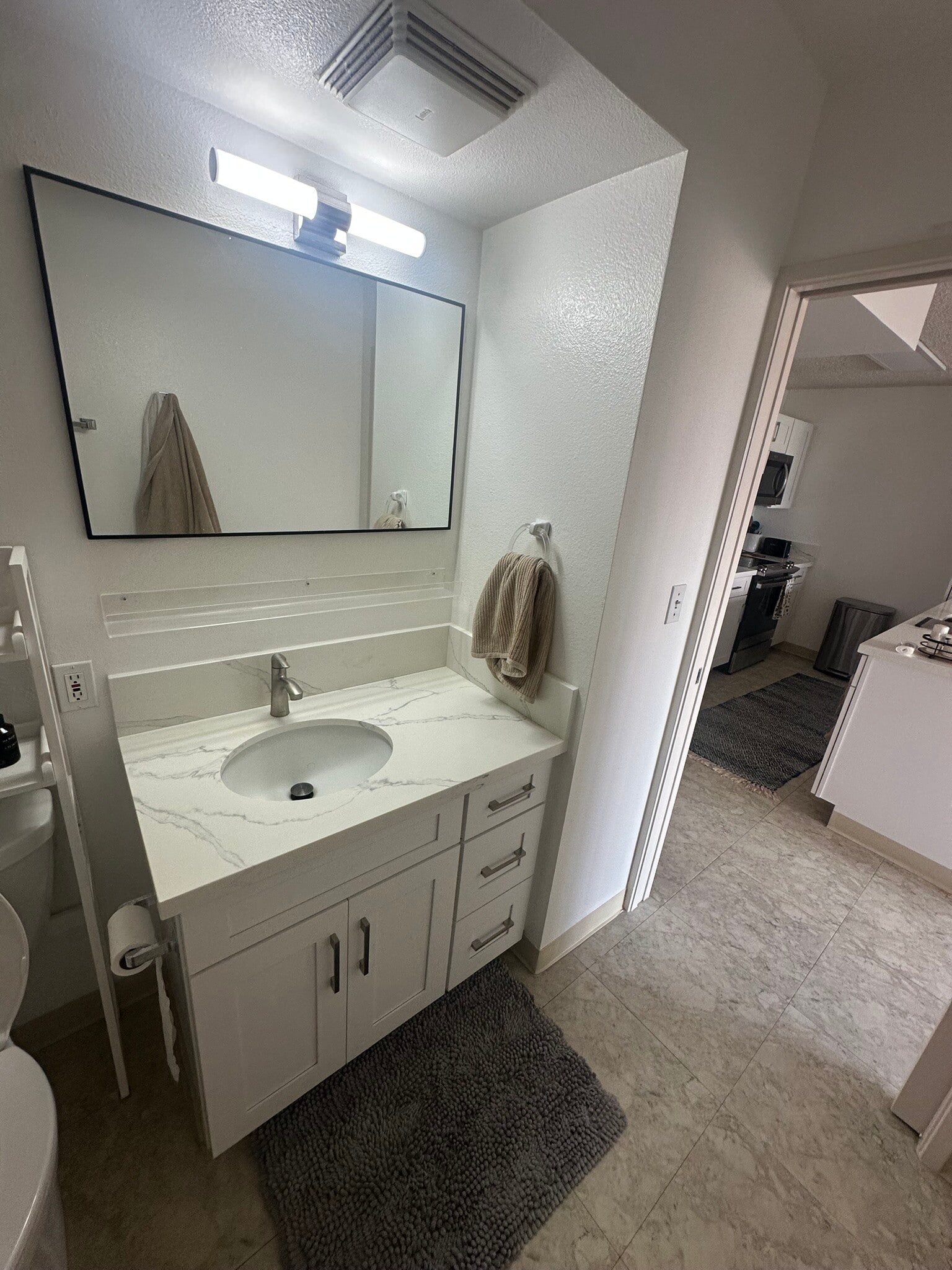 Bathroom - 1133 Waimanu St