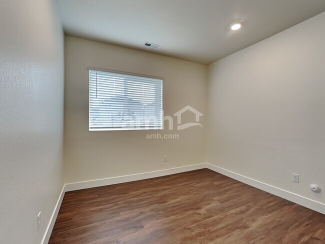 Building Photo - 3985 Ryedale Wy