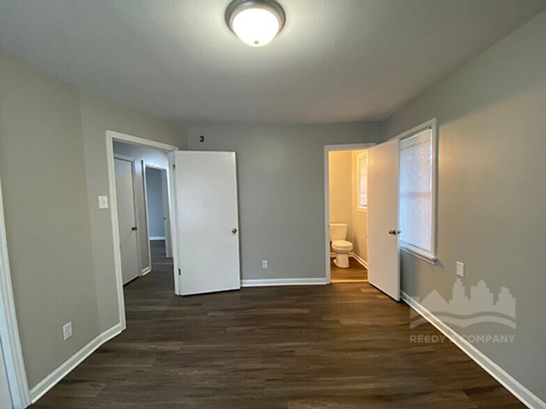 Building Photo - Welcome to 4020 Graceland!