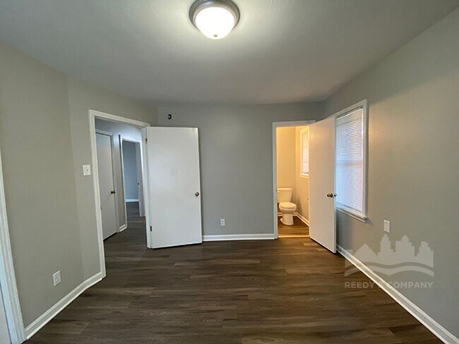 Building Photo - Welcome to 4020 Graceland!