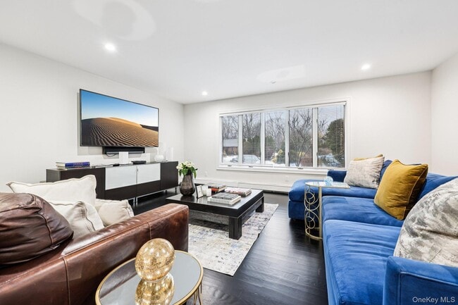 Building Photo - 6 Carol Ln