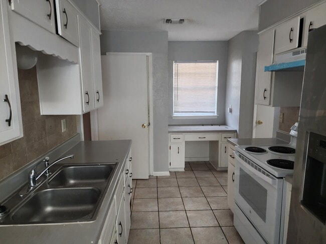 Building Photo - 1807 Janis Dr