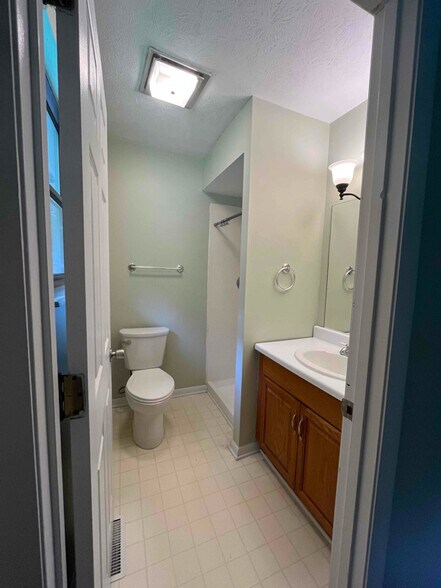 Building Photo - 2725 Shropshire Blvd