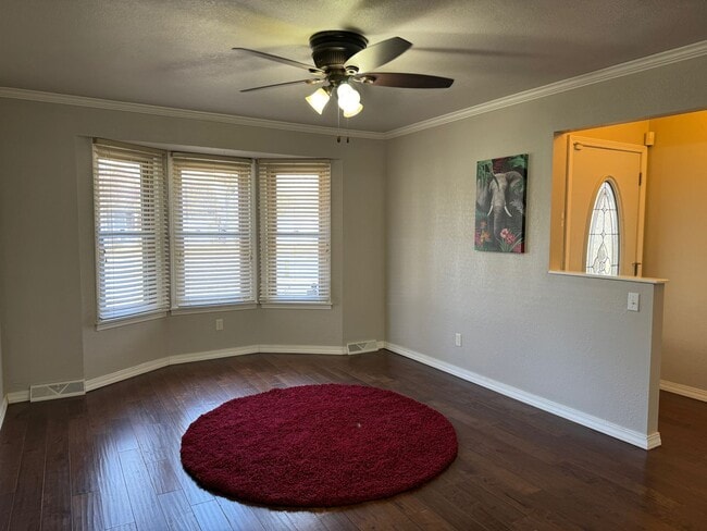 Building Photo - Gorgeous 3 bedroom, 2 bath home in a great Springfield neighborhood!