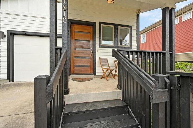 Building Photo - 1810 Poquito St