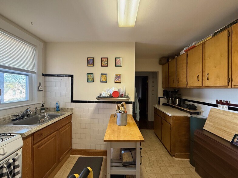 Building Photo - 233A Highland Ave