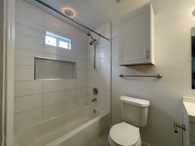 Building Photo - 229 Neyland St
